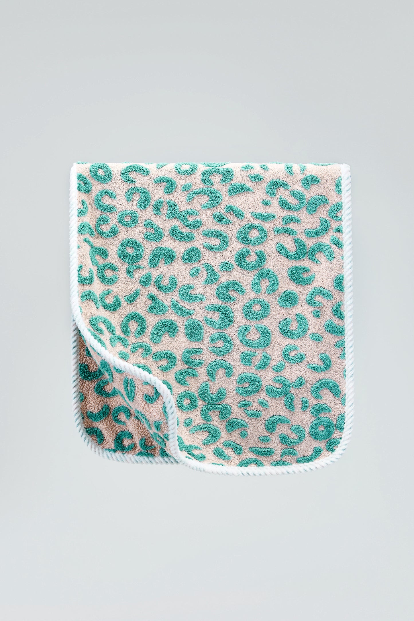 Jacquard leopard towel