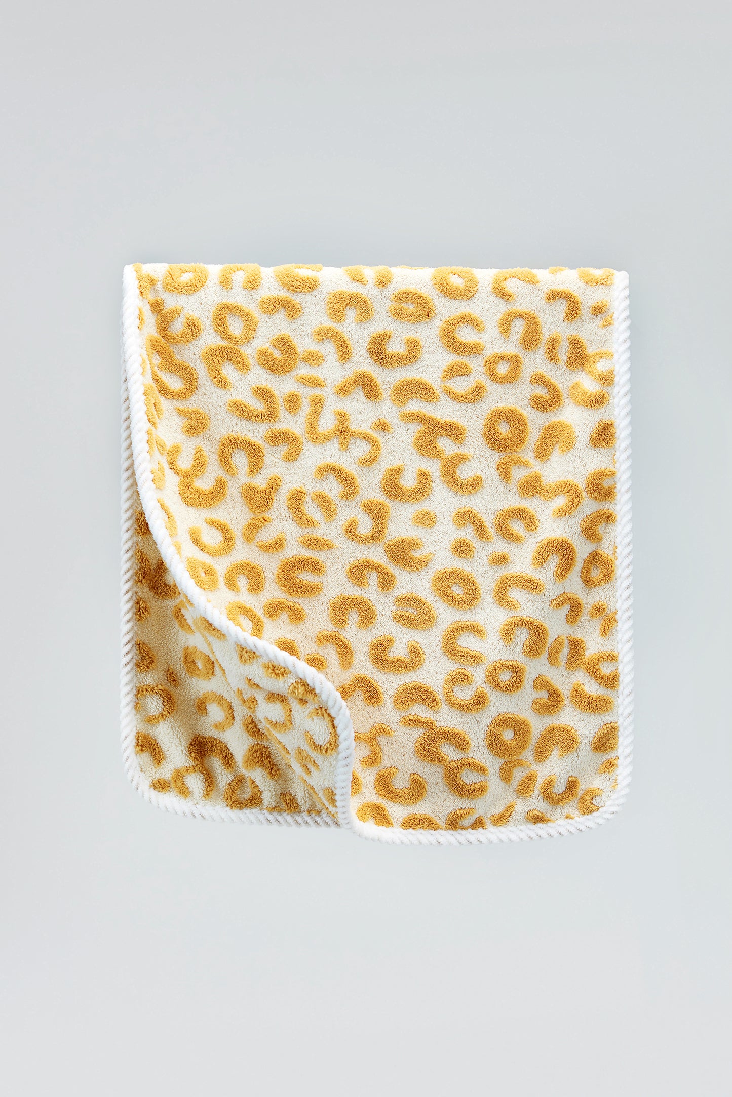 Jacquard leopard towel
