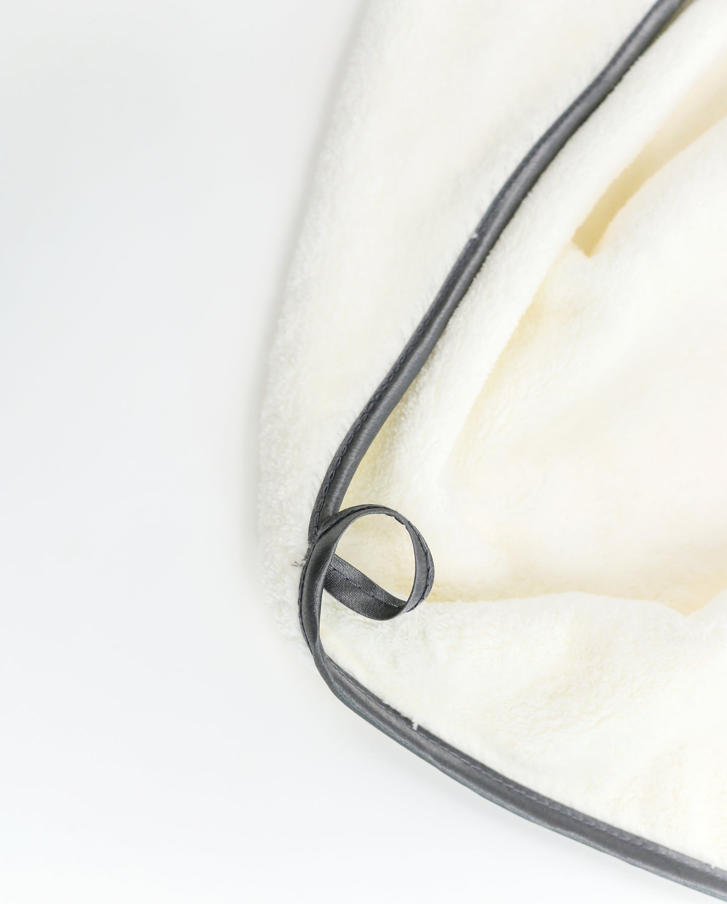Cotton-like coral velvet towel - with satin edges
