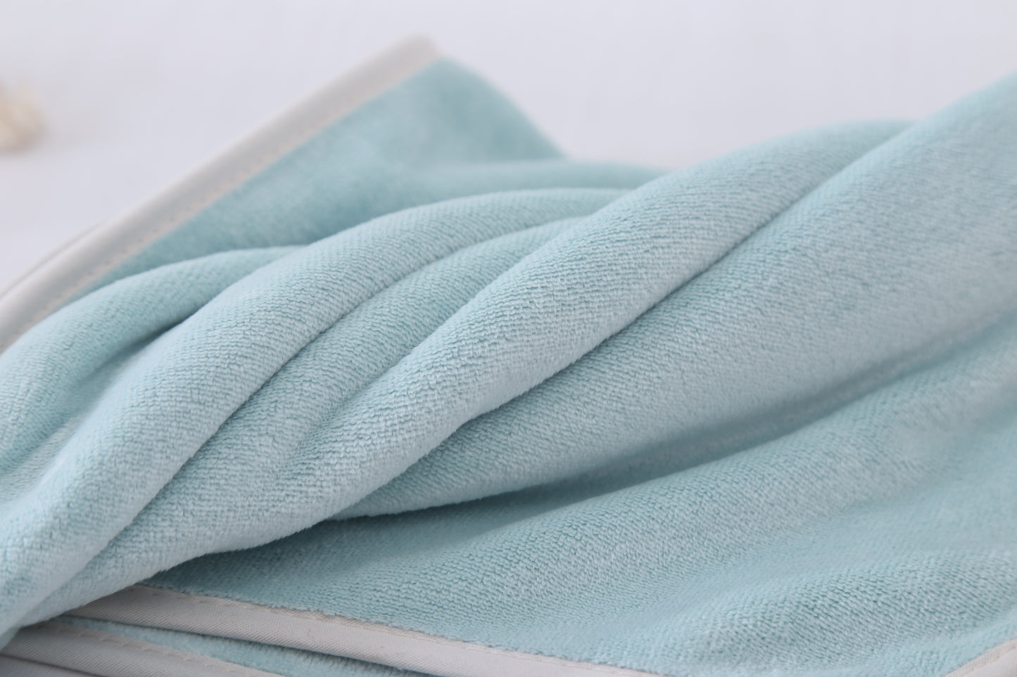 Daisy bathtowel