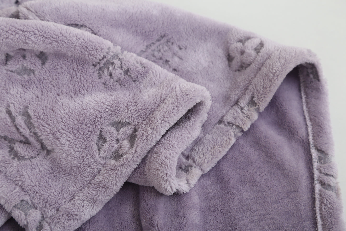 Hollowed-out pattern bath robe
