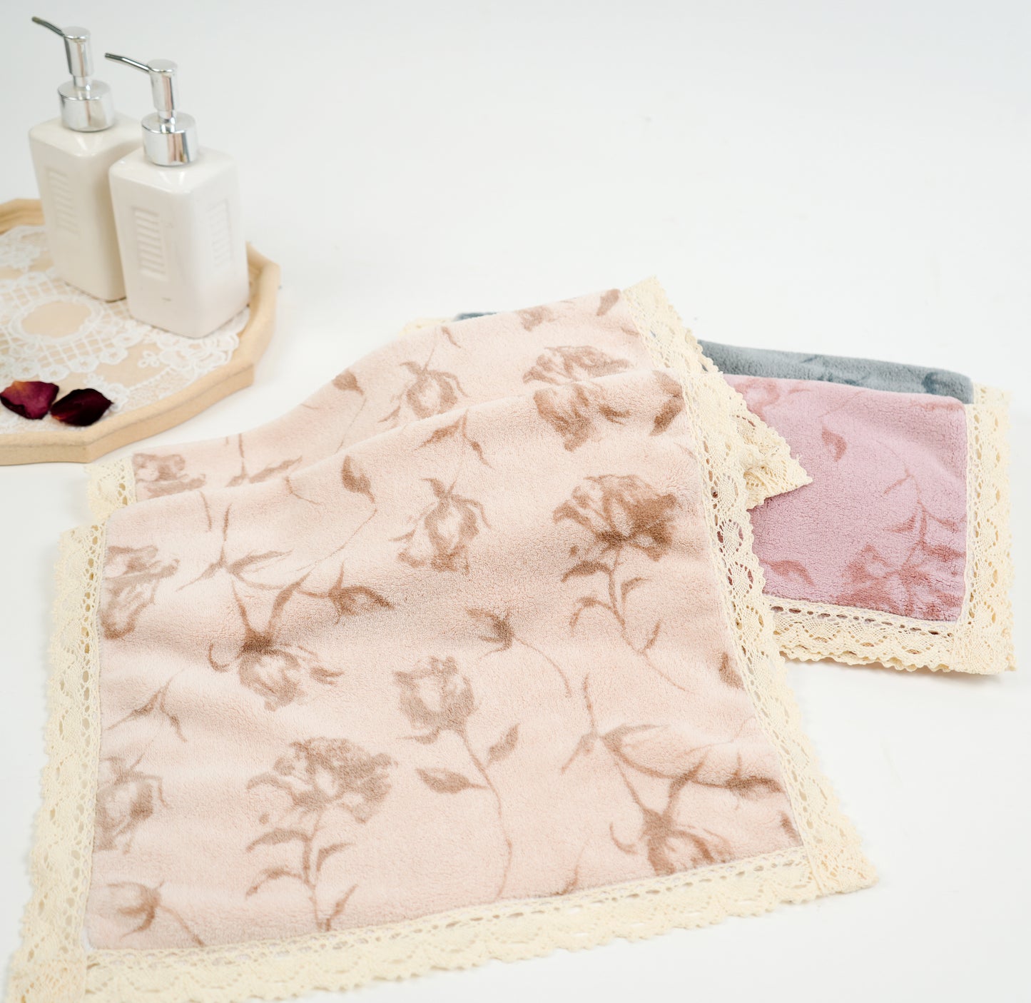 Printed towel - with lace