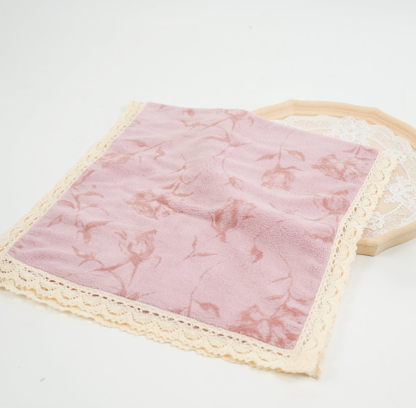 Printed towel - with lace