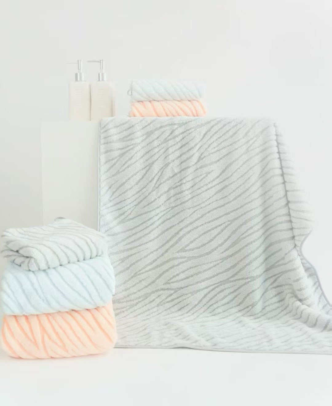 Stripes Gully bathtowel
