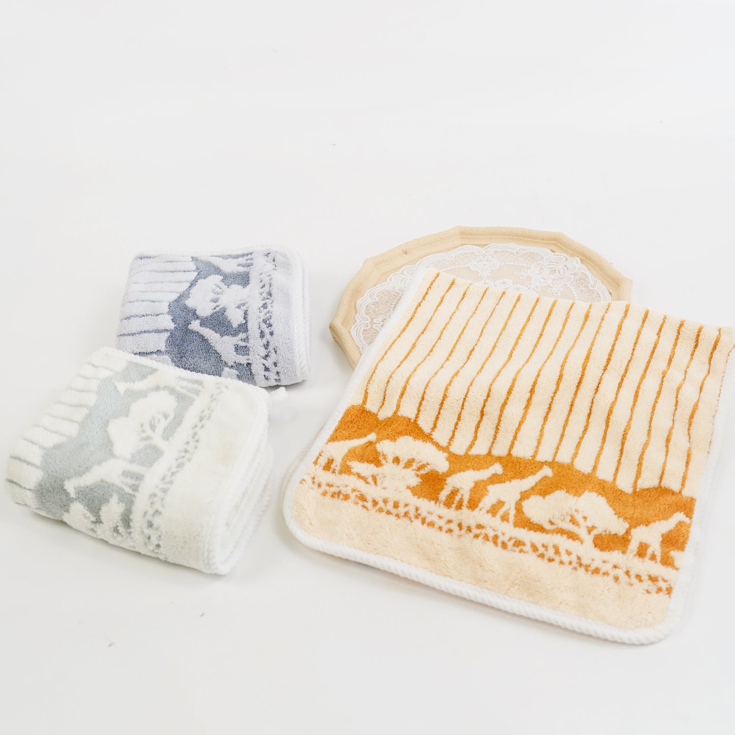Two-color jacquard with high and low hair towel