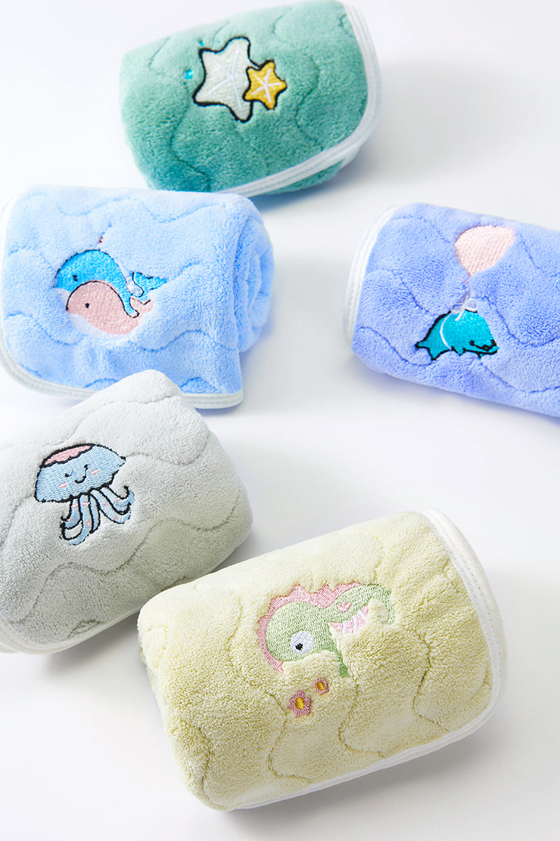 Underwater world towel