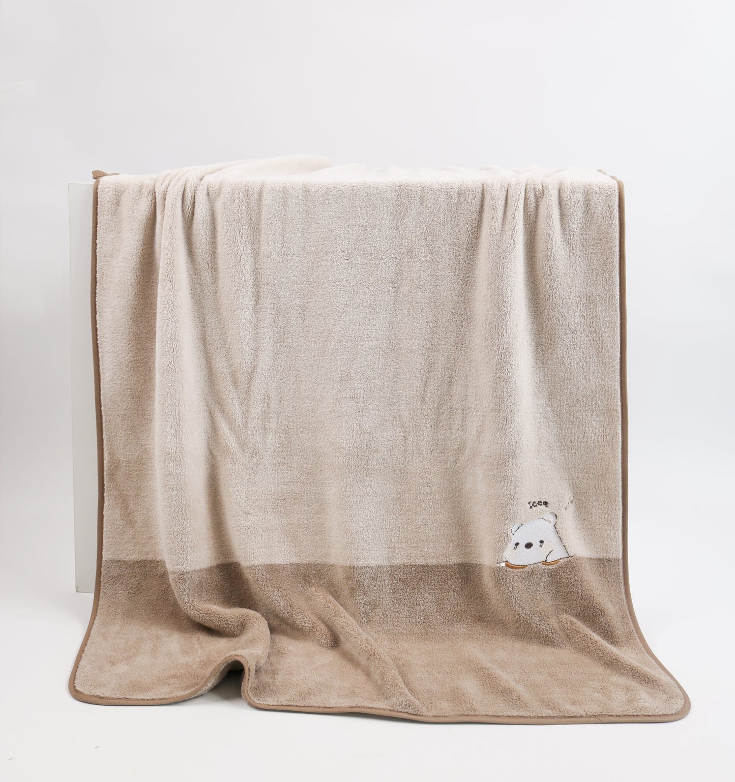 Cute pet bathtowel