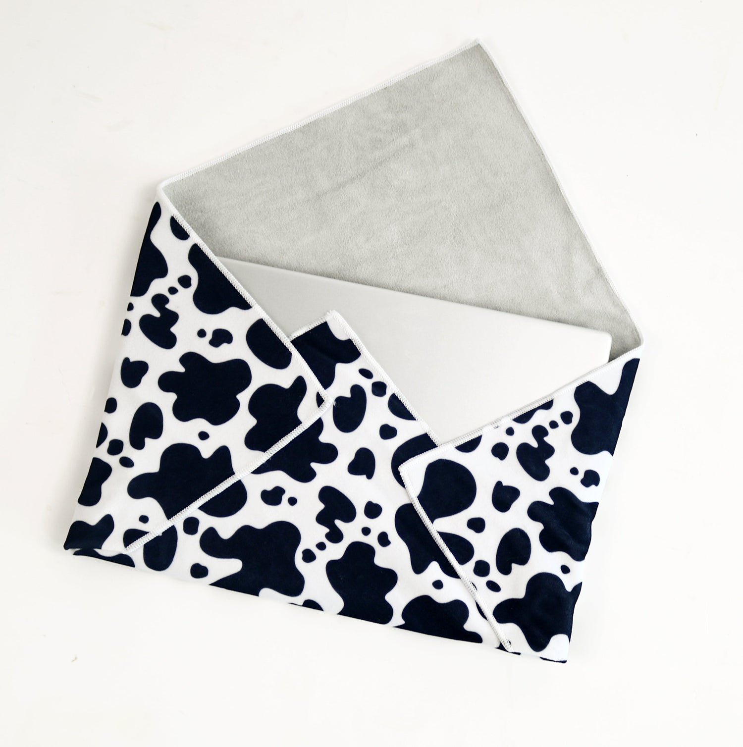 Self-adhesive cloth