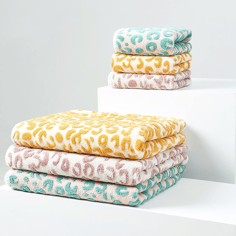 Jacquard leopard bath towel