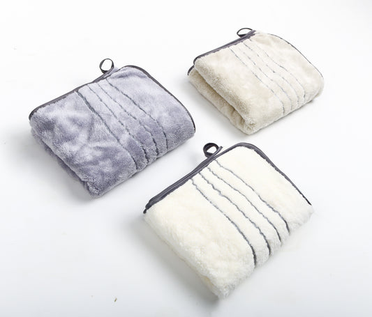 Cotton-like coral velvet bathtowel - with satin edges