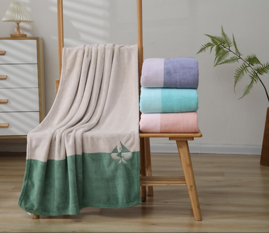Hearts and beauties bathtowel