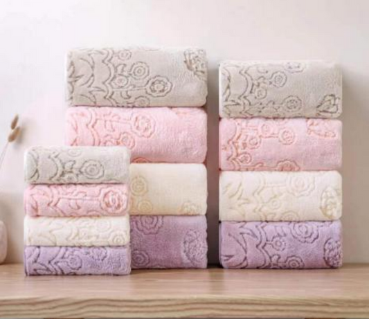 Hollowed-out in spring bathtowel