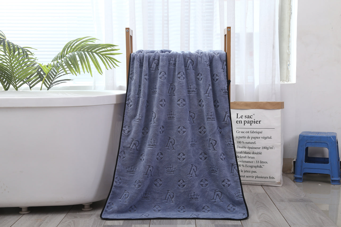 Hollowed-out style —LR bath towel