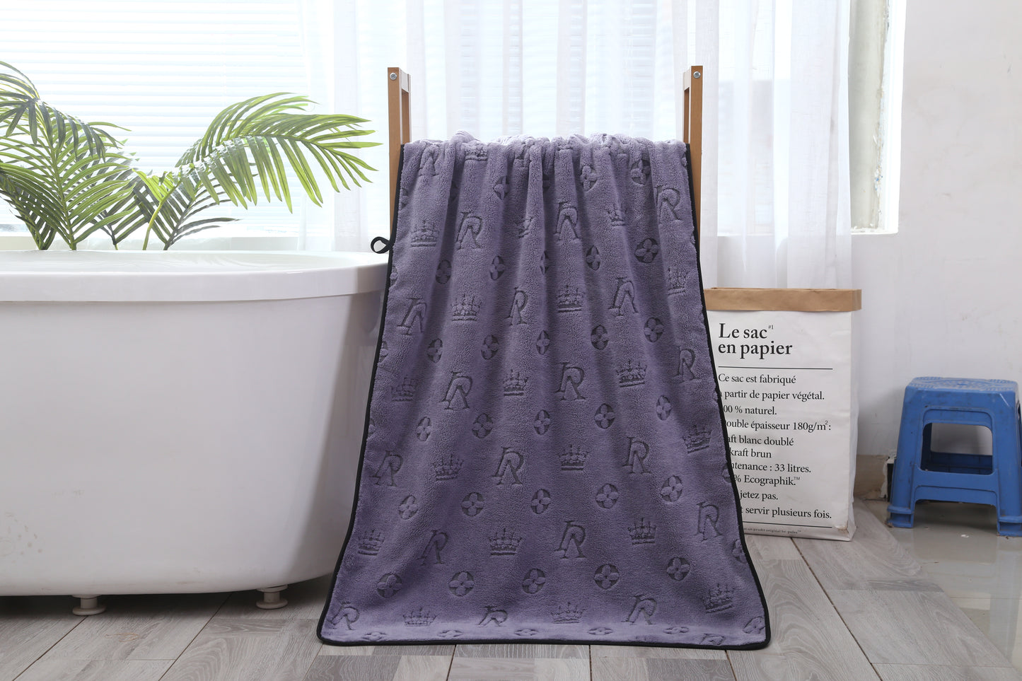 Hollowed-out style —LR bath towel
