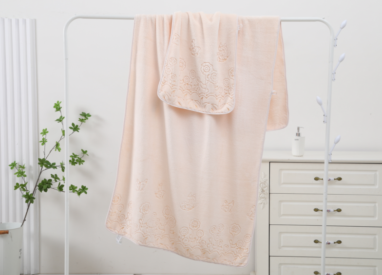 Hollowed-out in spring bathtowel