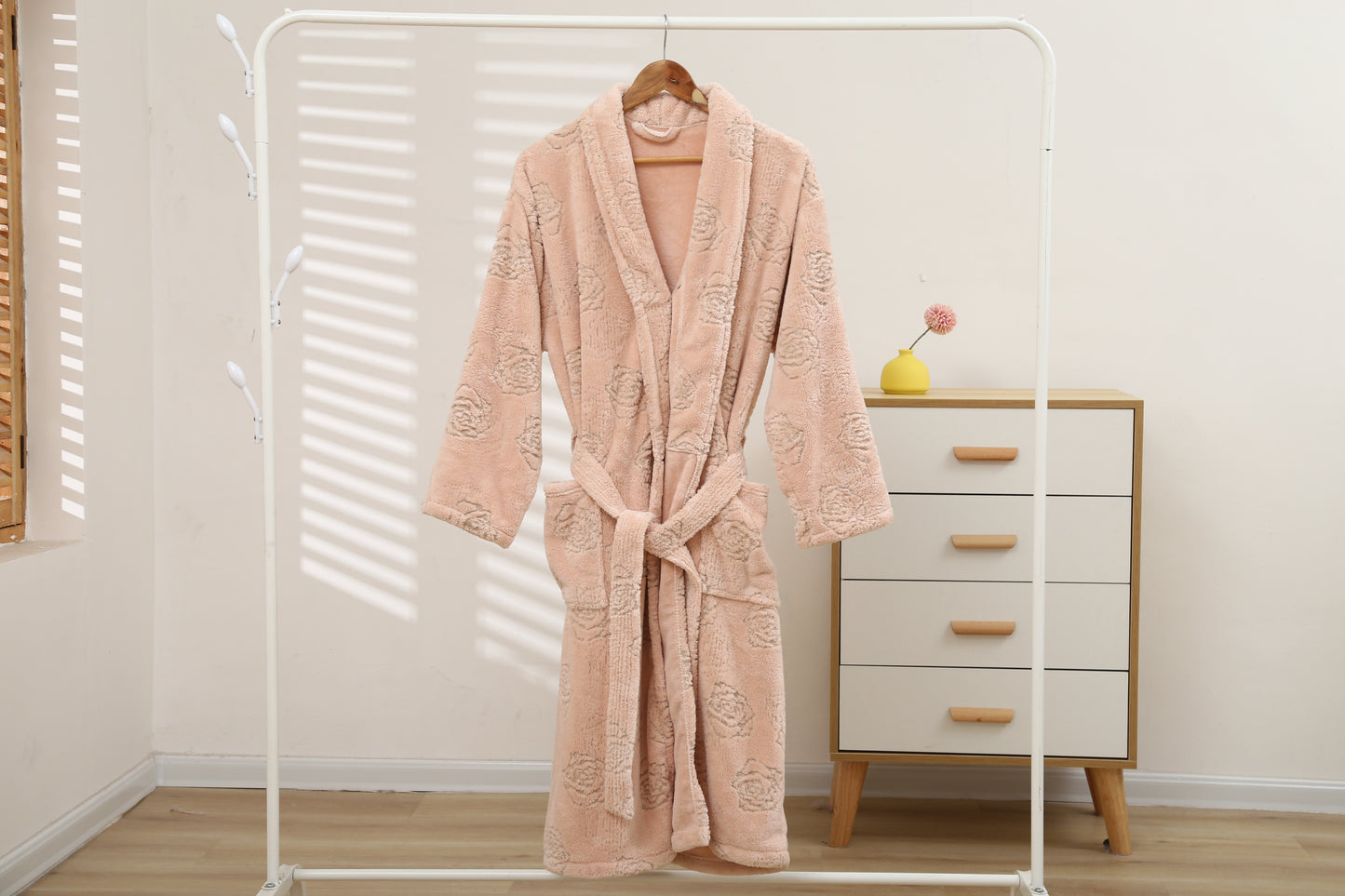 Hollowed-out pattern bath robe