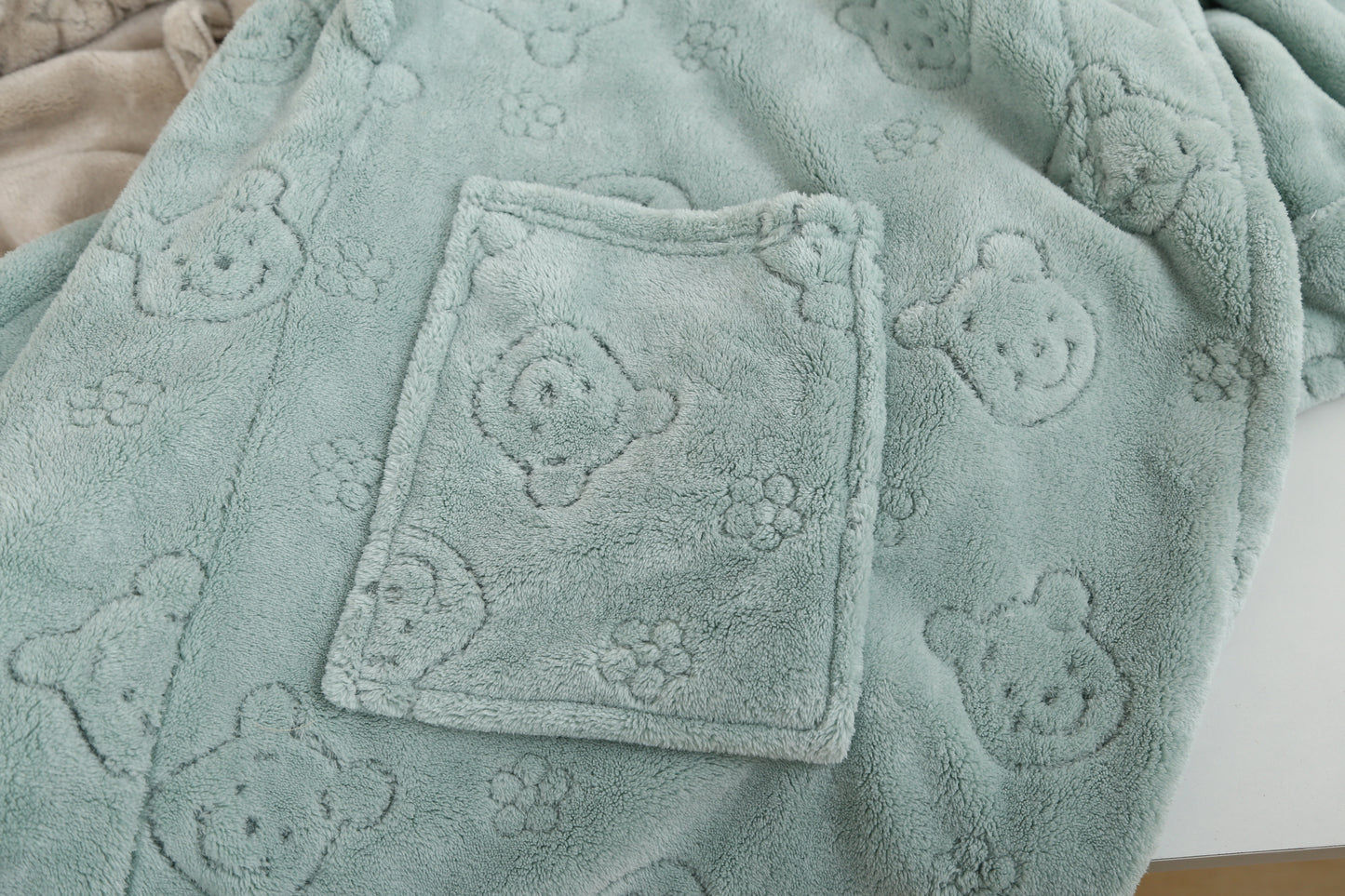 Hollowed-out pattern bath robe