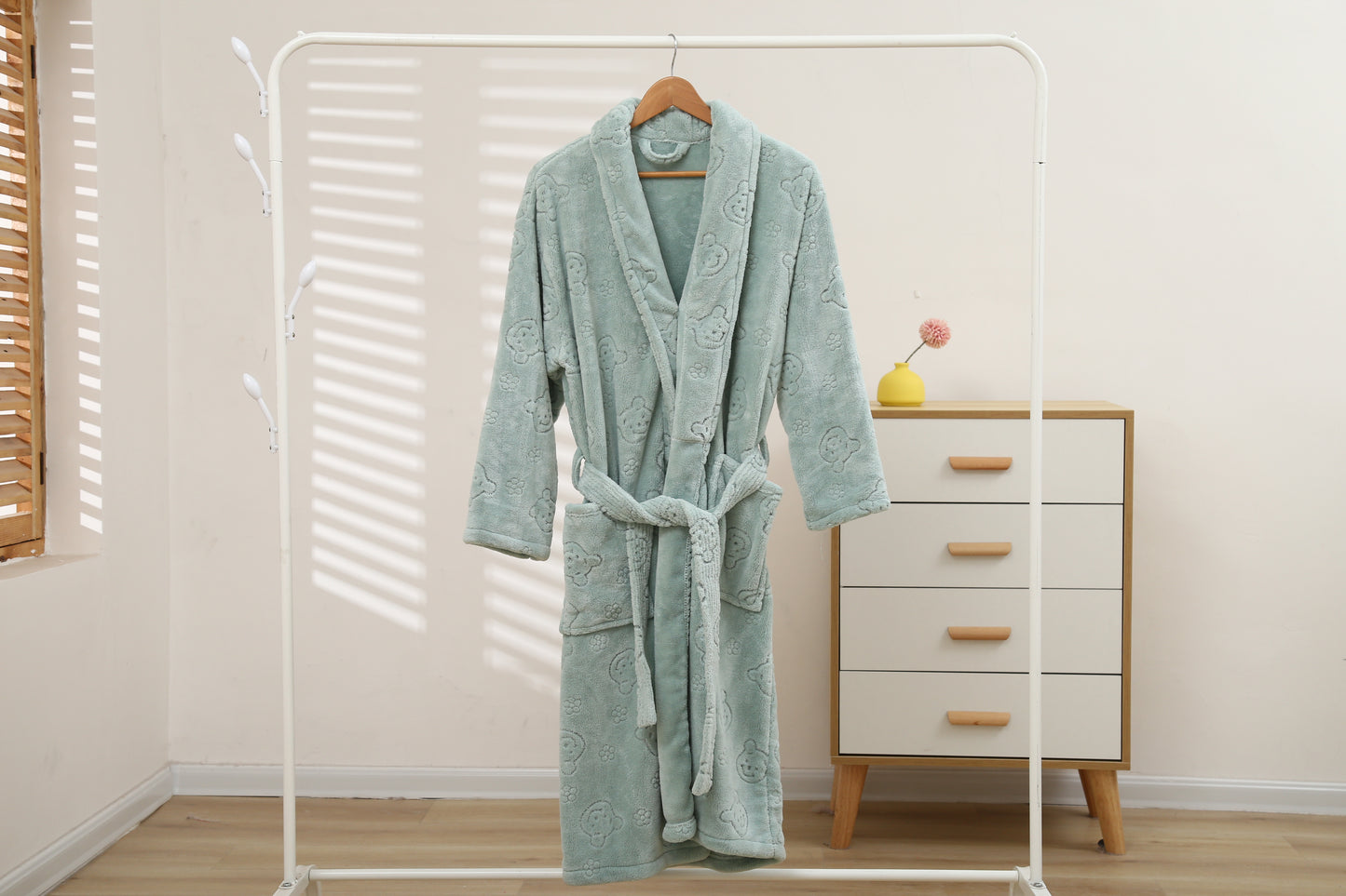Hollowed-out pattern bath robe