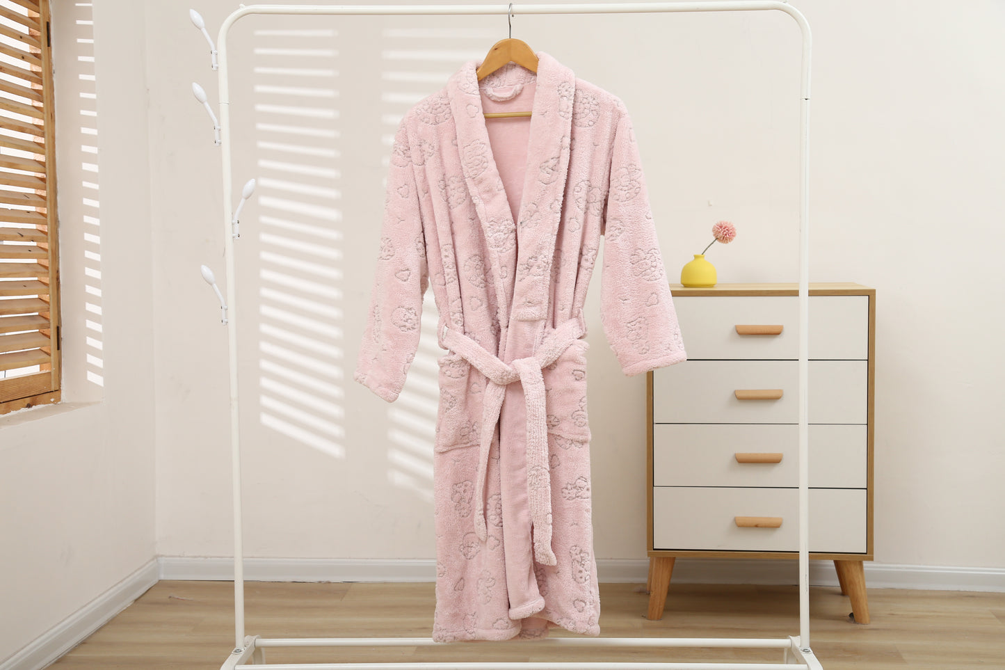 Hollowed-out pattern bath robe