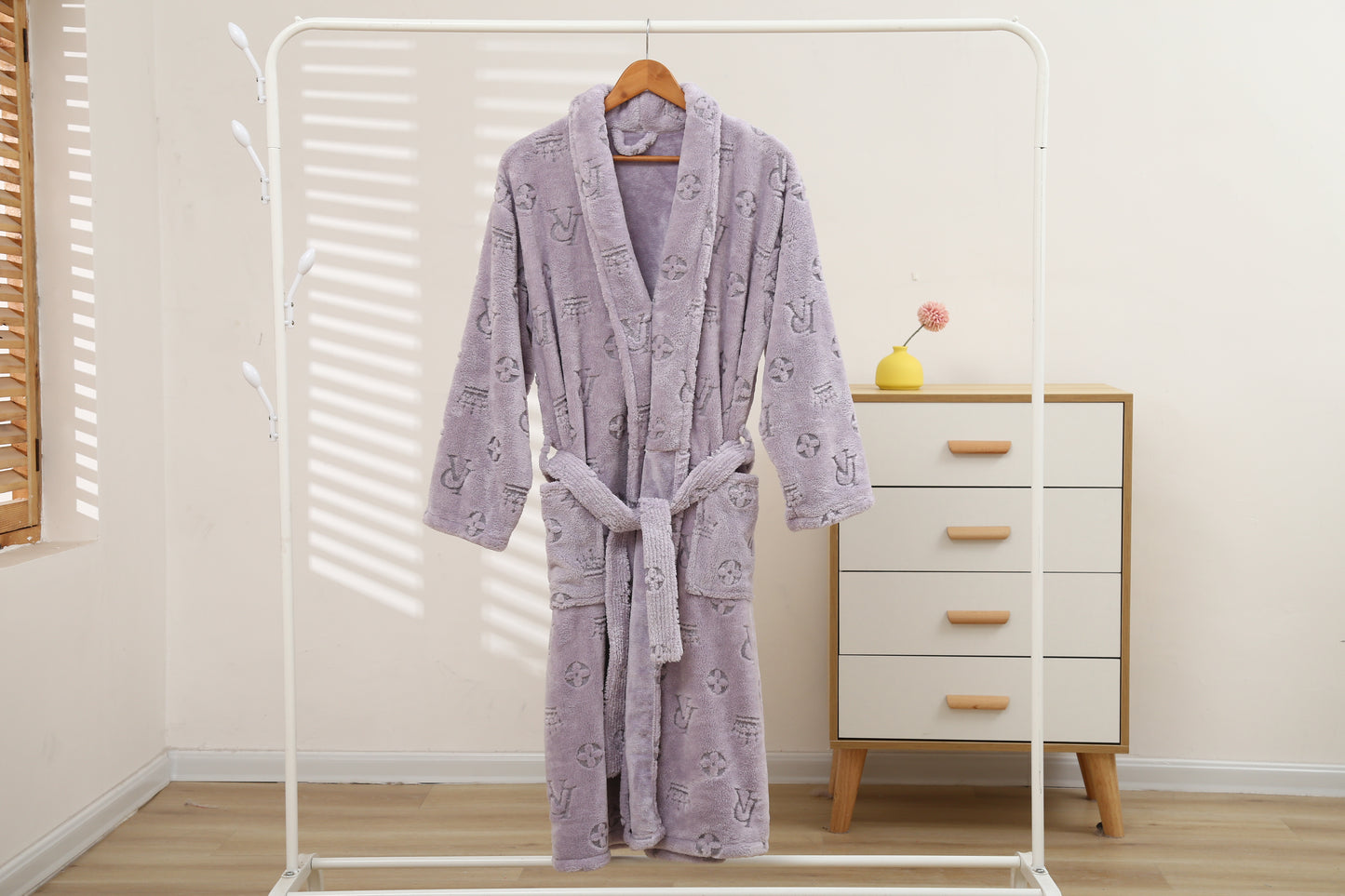 Hollowed-out pattern bath robe