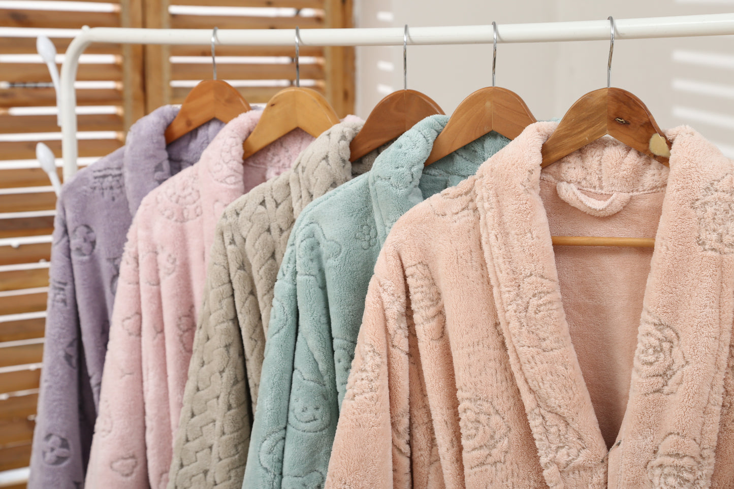 Hollowed-out pattern bath robe
