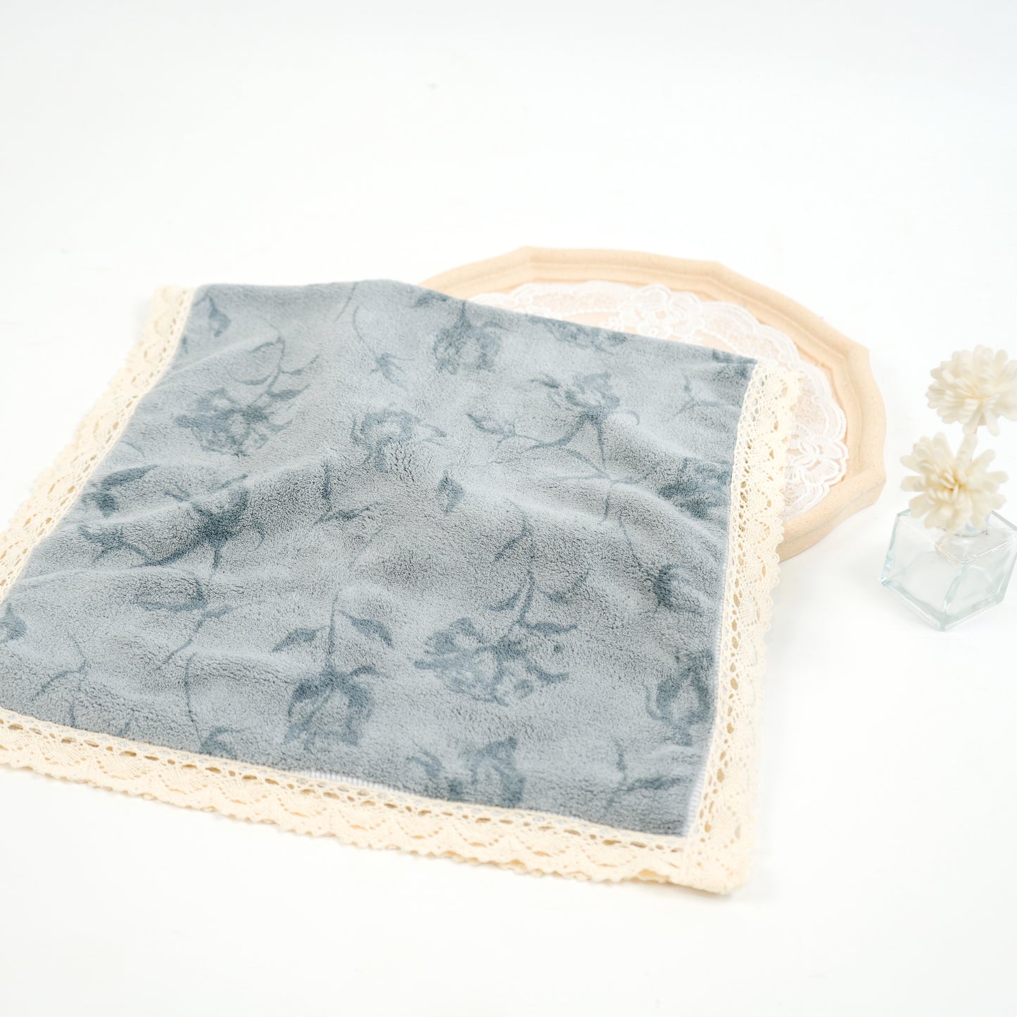 Printed bathtowel - with lace