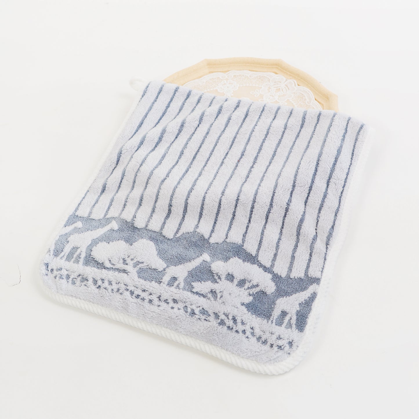 Two-color jacquard with high and low hair bathtowel