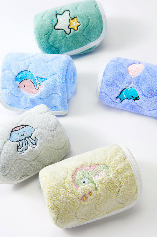 Underwater world towel