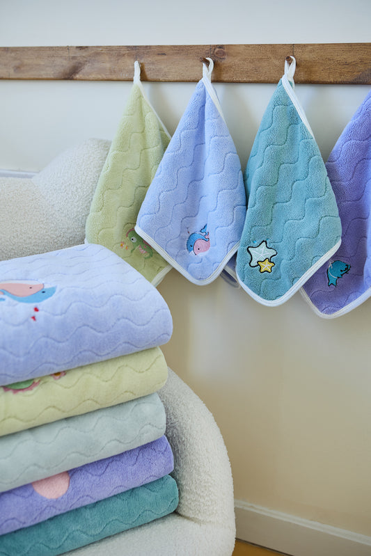 Underwater world bathtowel