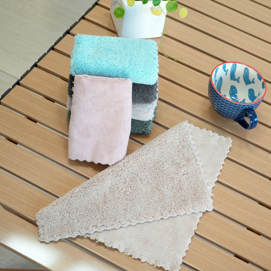 Warp knitted single-sided cleaning towel