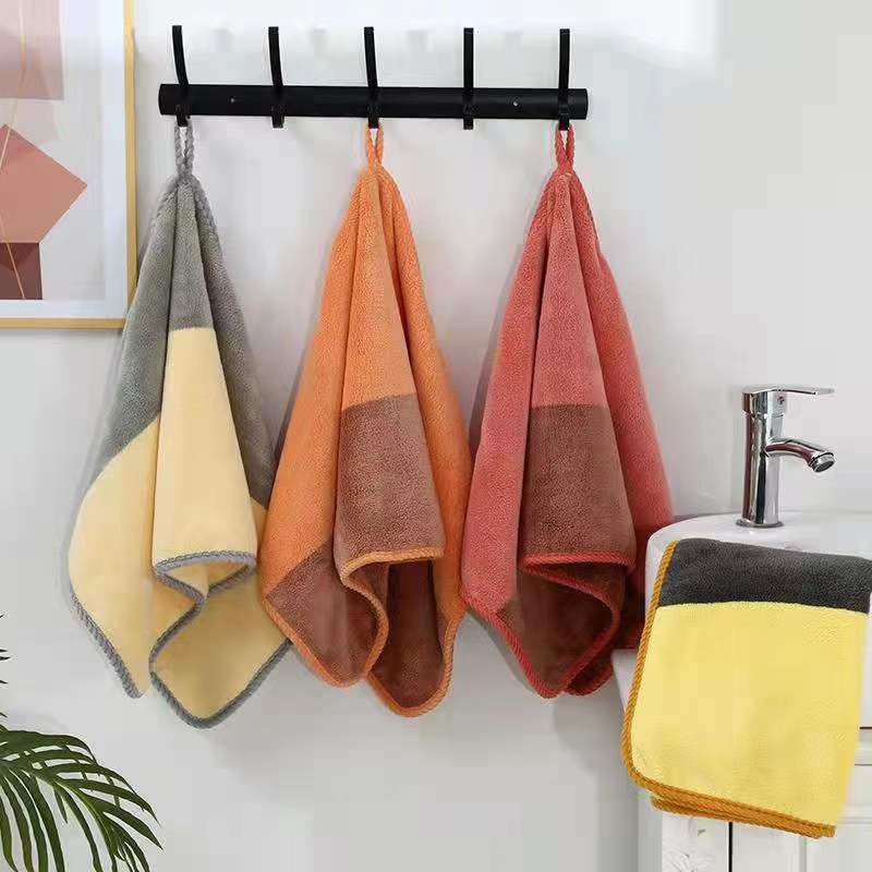 Contrast color towel