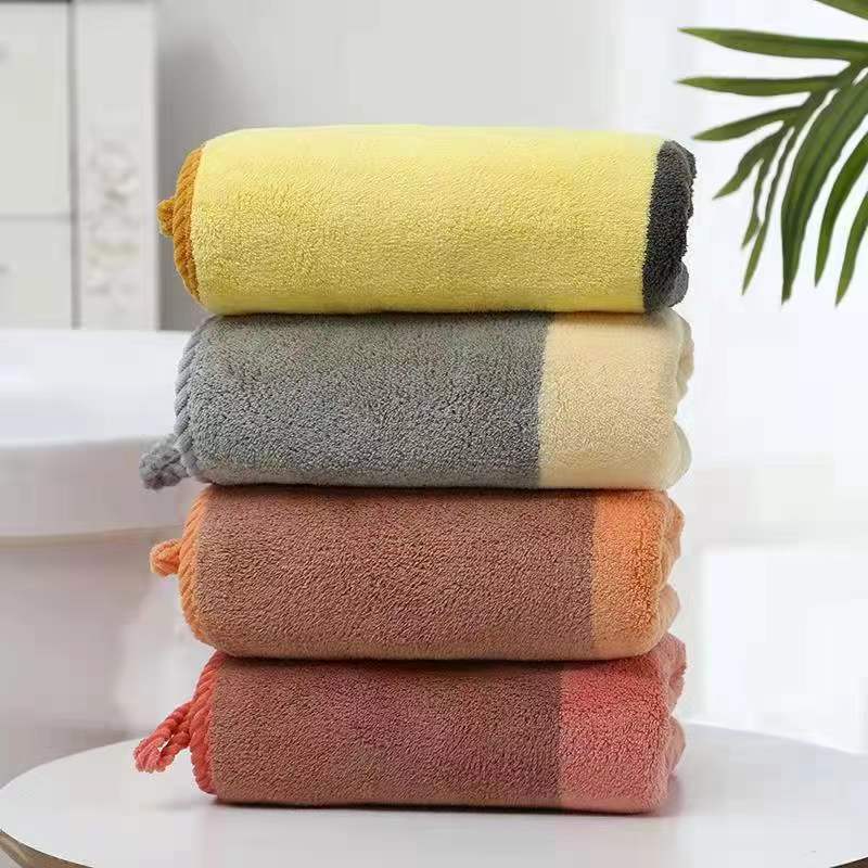 Contrast color bathtowel
